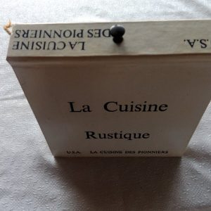 COUFFIGNAL, Huguette. : « La cuisine rustique. U.S.A. La cuisine des pionniers. »  