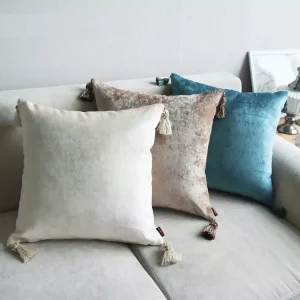 Housse de coussin ponpon velour