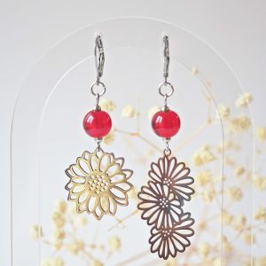 Boucles d’oreilles Gloria – Perle en verre filé – Rouge – Fleurs – Marguerites – Asymétriques